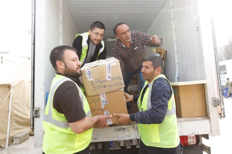 AKSARAY BELEDİYESİ DEPREM BÖLGESİNDE HAYATI NORMALE DÖNDÜRME ÇABASINDA 