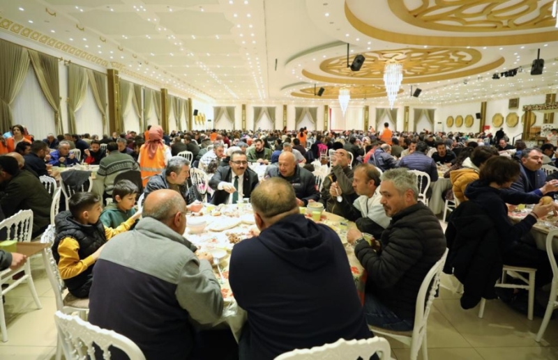 Vali Hamza Aydoğdu Eğitim sendikaları başkanları ve yaklaşık 1000 öğretmen ile iftarda buluştu 