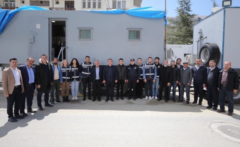 Aksaray Valisi Hamza Aydoğdu Bayramı deprem bölgesinde geçiriyor