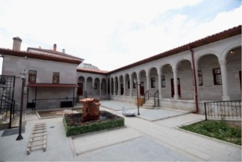BAŞKAN DİNÇER, AÇILIŞA HAZIRLANAN BEDRİYE MEDRESESİNDE İNCELEMELERDE BULUNDU