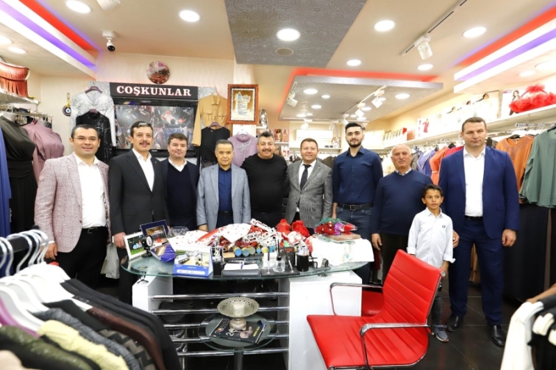 Başkan Di̇nçer Hemşehri̇leri̇mi̇zle Her Dai̇m Bi̇ri̇z, Beraberi̇z Dedi 