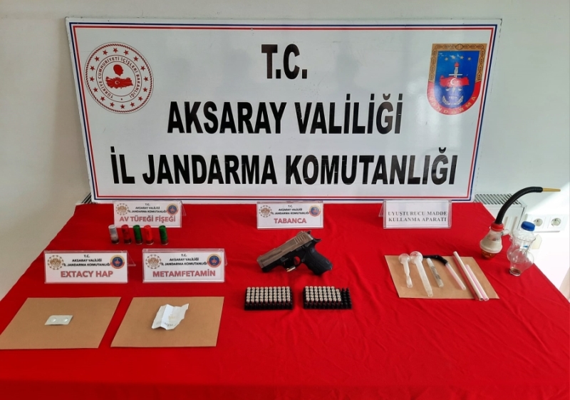 Aksaray JASAT ve Asayış Timleri Uyuşturucu Taciri Bir Kişiyi Yakaladı 