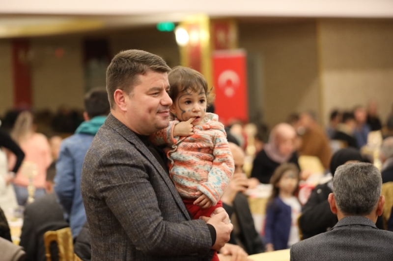 Belediye Başkanı Dinçer Öksüz Çocuklar İle İftarda Bir Araya Geldi 