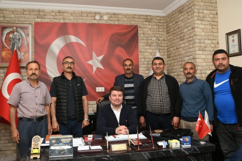 BAŞKAN DİNÇER AKSARAY MANAVLAR BALIKÇILARVE PAZARCILAR ODASINI ZİYARET ETTİ