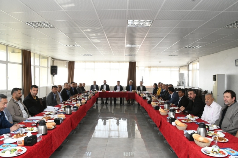 BAŞKAN DİNÇER, MAHALLE MUHTARLARIYLA BİR ARAYA GELDİ