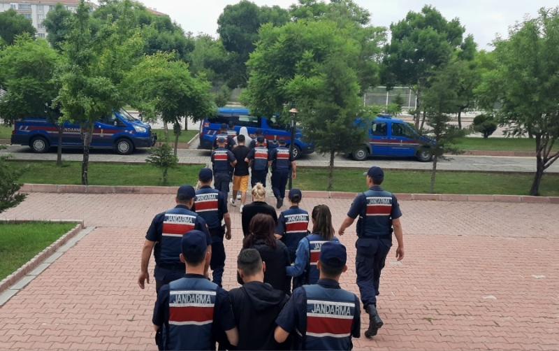 Aksaray’da Uyuşturucu Madde Kullandığı, İmal ve Ticaretini yapan 5 kişi yakalandı