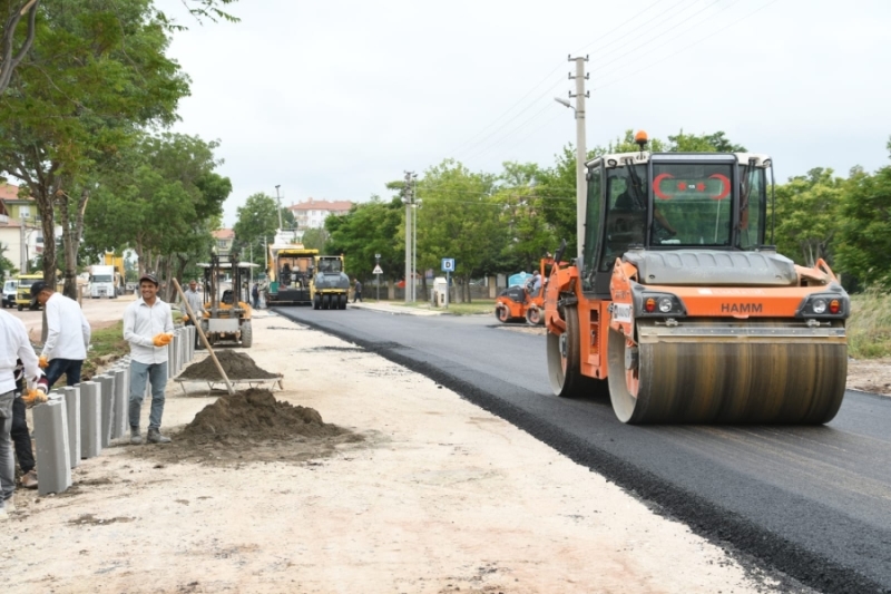 KÜÇÜK BÖLCEK MAHALLESİ 36. CADDE’DE YOLLAR YENİLENİYOR