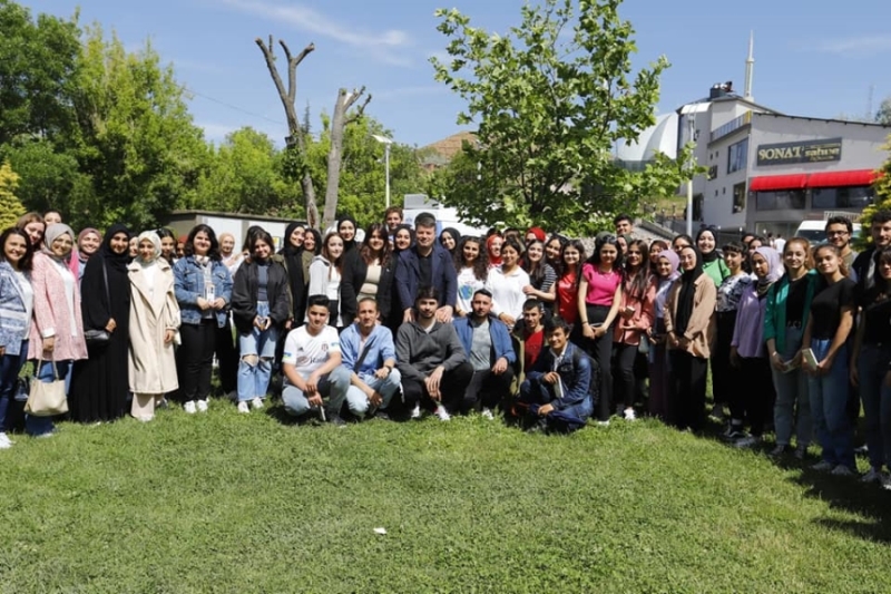 Başkan Dinçer LGS Ve YKS Sınavlarına Hazırlanan Öğrencilerle Biraraya Geldi