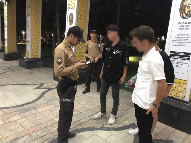 Aksaray Polisi Çeşitli Suçlardan Aranan 29 Kişiyi Yakaladı