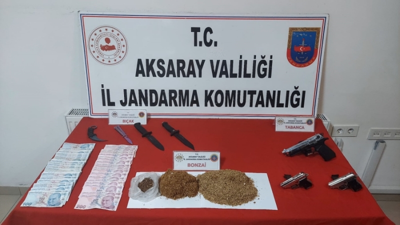 Aksaray’da Uyuşturucu Ticareti Yapan Şahsın 1 Şahıs Suç Aletleriyle Birlikte Yakalandı