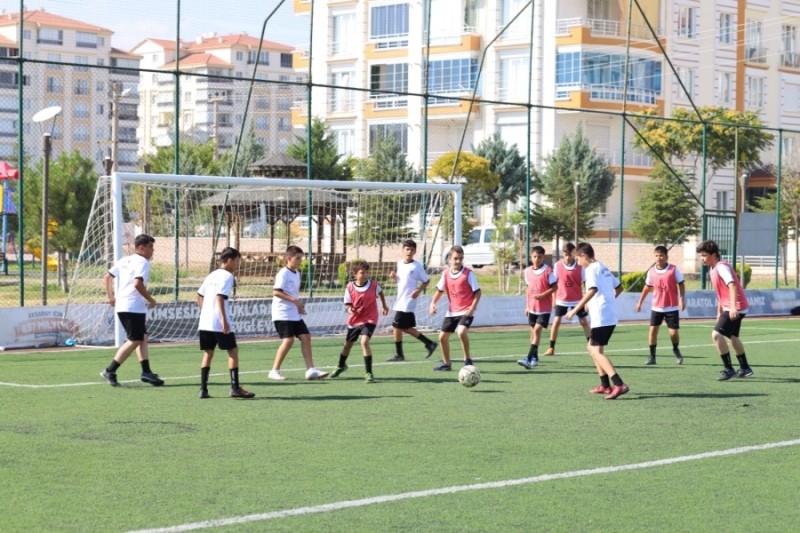 AKSARAY BELEDİYESİ YAZ SPOR OKULLARI ÇOCUKLARIN GELİŞİMİNE KATKI SUNUYOR