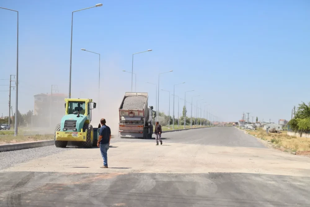 50 METRELİK YENİ BULVAR YOLUNDA ÇALIŞMALAR SON AŞAMAYA GELDİ