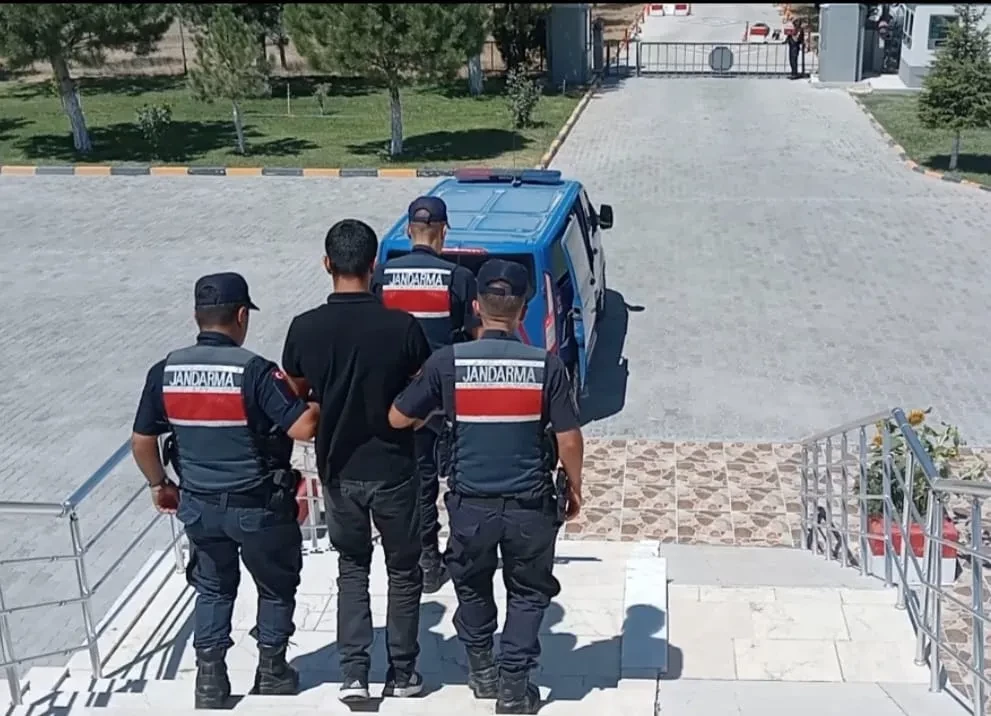 Aksarayda Silahla Yağma Suçundan Aranan Şahıs Yakalandı