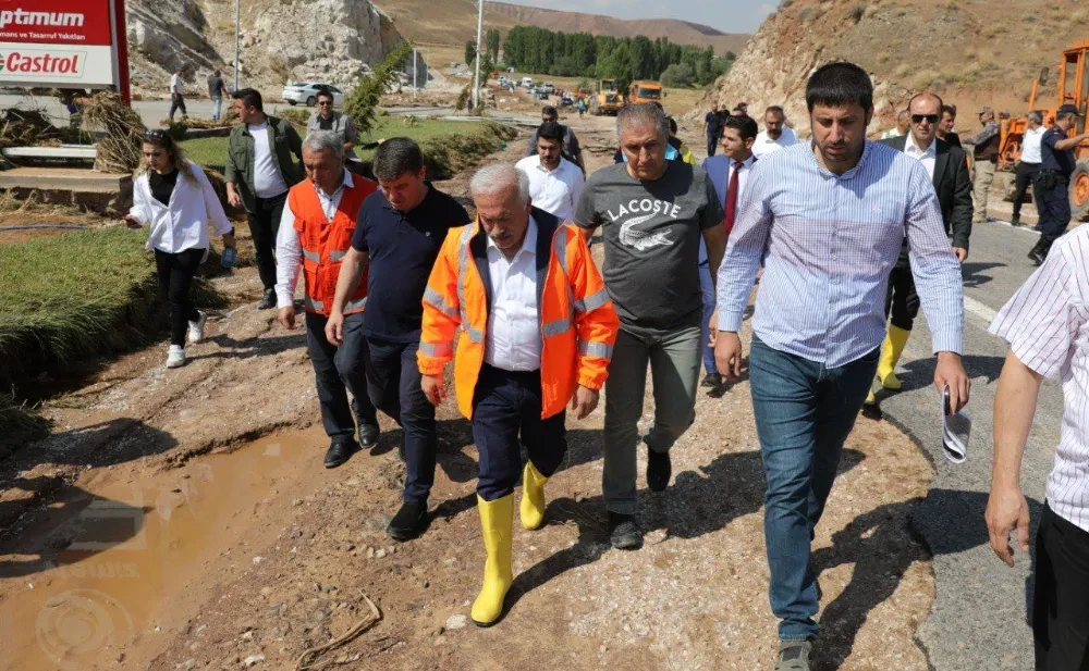 Vali Kumbuzoğlu Devletimizin tüm kurumları afet bölgesindedir dedi.