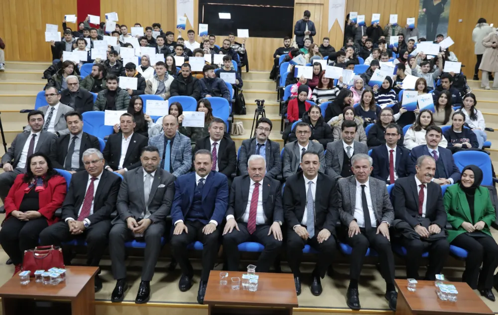  İŞ KULÜBÜ EĞİTİM PROĞRAMINA KATILAN A.S.Ü’LÜ ÖĞRENCİLERE SERTİFİKA!