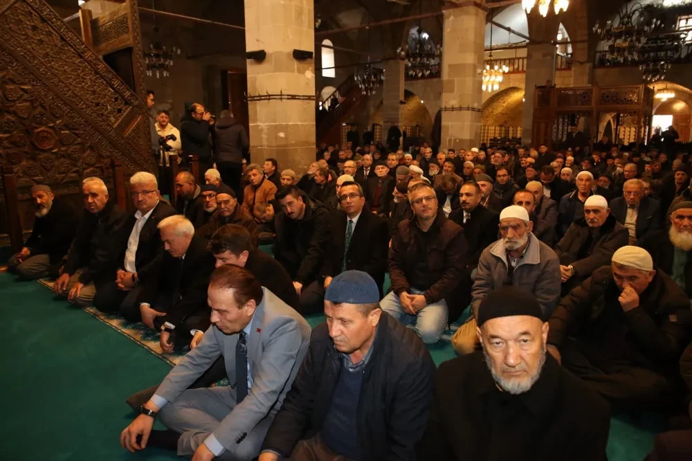 ŞEHİTLERİMİZ İÇİN KUR’ANI KERİM VE DUA PROGRAMI DÜZENLENDİ