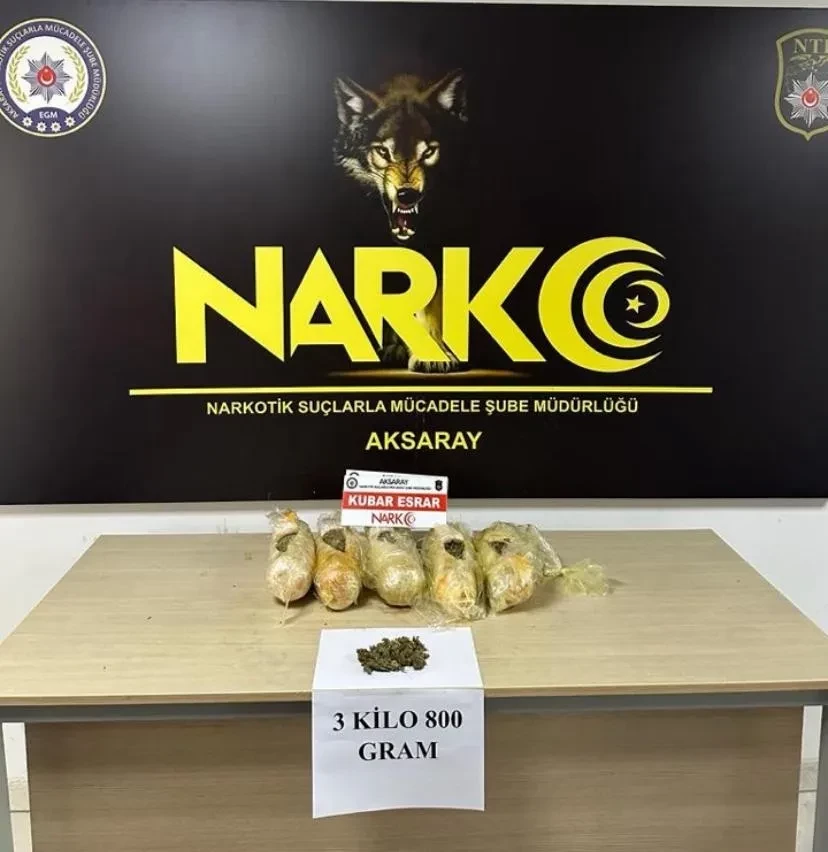 Aksaray Polisinin Sokak Satıcılarına Yaptığı Operasyonda 7 Kişi Yakalandı