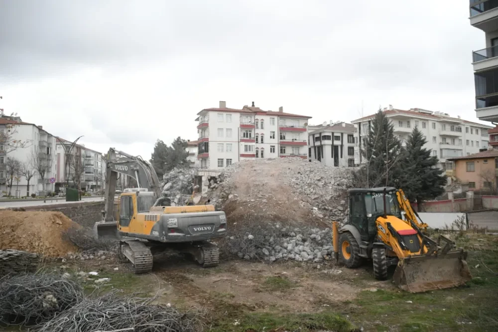 BELEDİYE BAŞKANI DİNÇER “İMAR PLANIREVİZYONU İLE ADA VE PARSEL BAZLI KENTSEL DÖNÜŞÜMÜN ÖNÜNÜ AÇTIK”