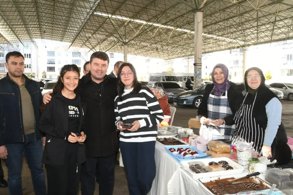 BELEDİYE BAŞKANI DR. EVREN DİNÇER HANIMELİ PAZARINDA ALIŞVERİŞ YAPAN ESNAF VE VATANDAŞLARI ZİYARET ETTİ  