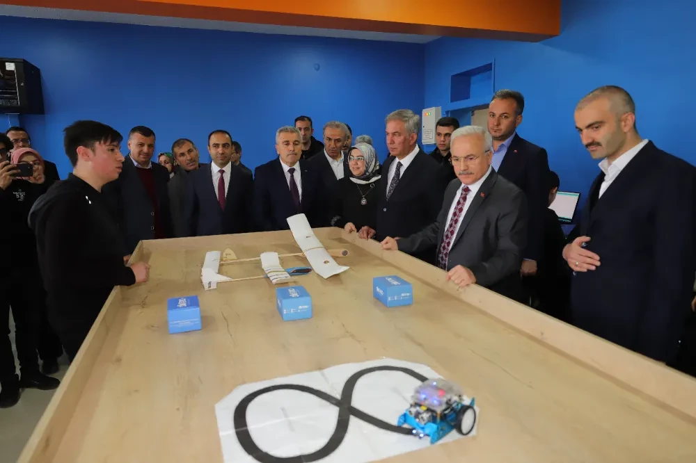 Robotik kodlama sınıfı açıldı, rehber öğretmenlerle sorunlar değerlendirildi