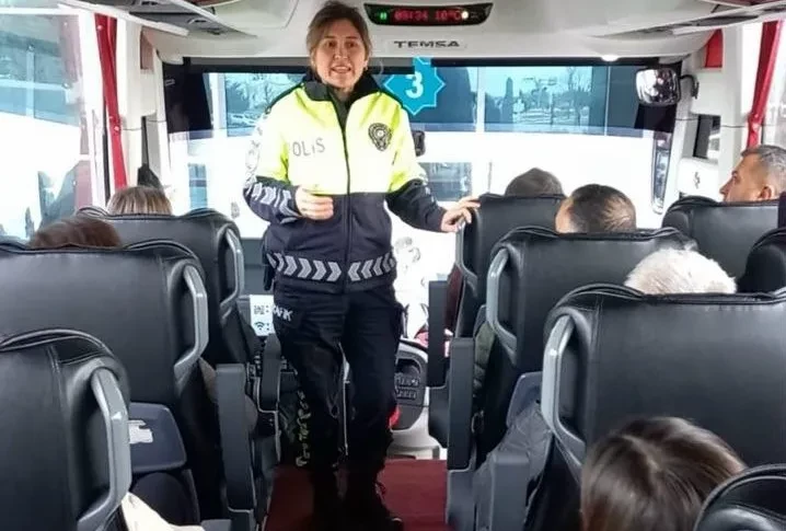 Aksaray Polisi Şehirlerarası Otobüslerde Emniyet Kemeri Denetimleri Yaptı