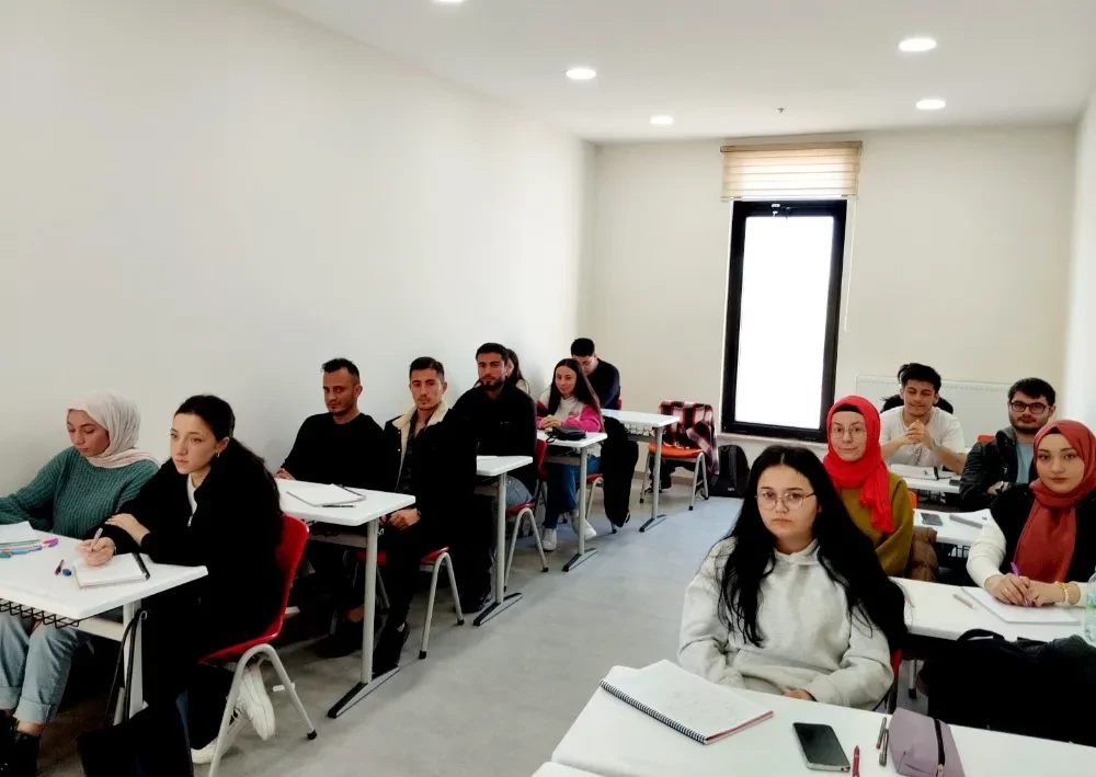 AKSARAY BELEDİYESİ VE AKSARAY ÜNİVERSİTESİ İŞ BİRLİĞİNDE DGS KURSLARI BAŞLADI