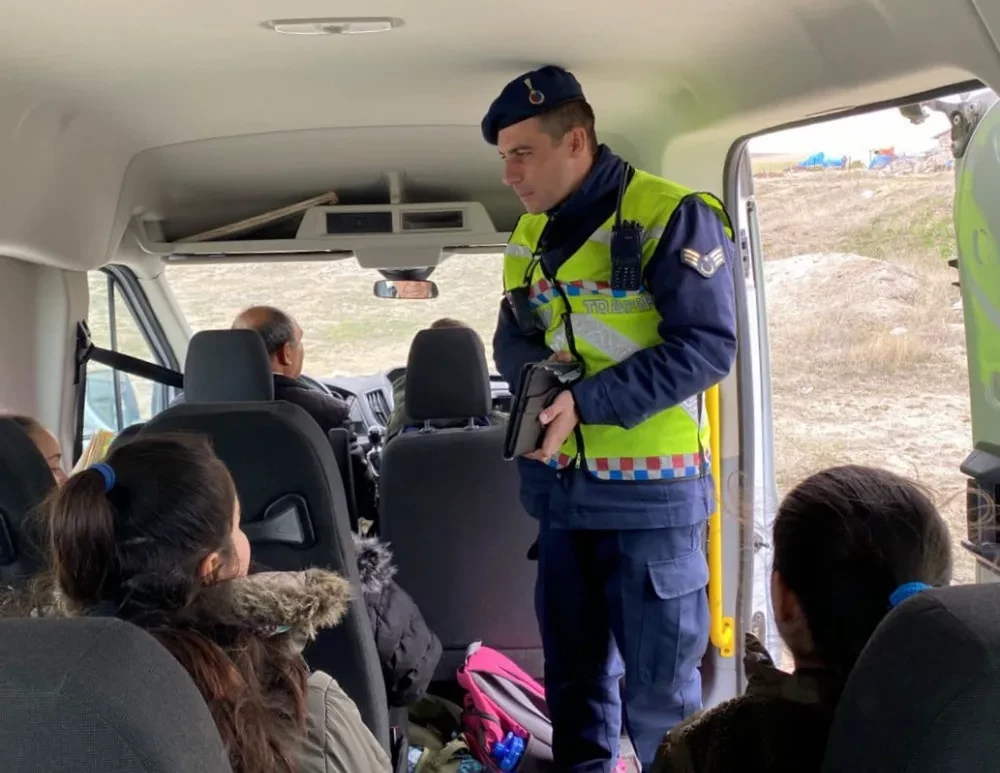 Aksaray jandarma trafik ekipleri servisleri denetlemeye devam ediyor 