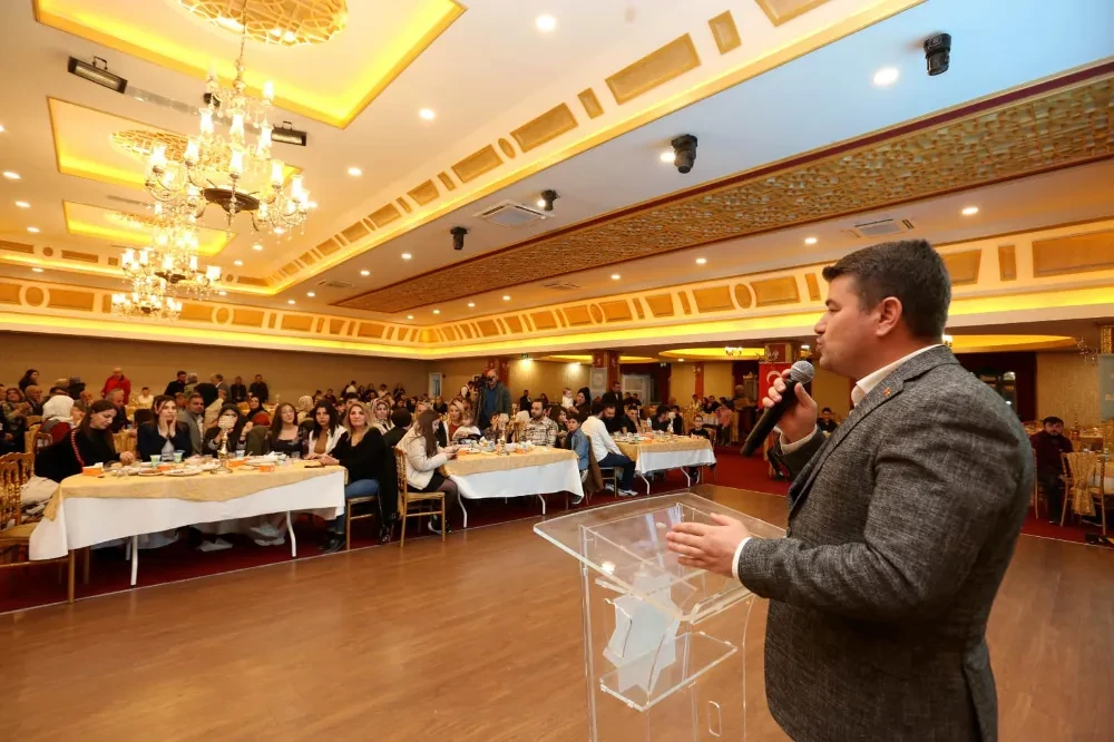 BAŞKAN DİNÇER BERBERLER VE KUAFÖRLER ODASI ÜYELERİYLE İFTAR YEMEĞİNDE BİRARAYA GELDİ