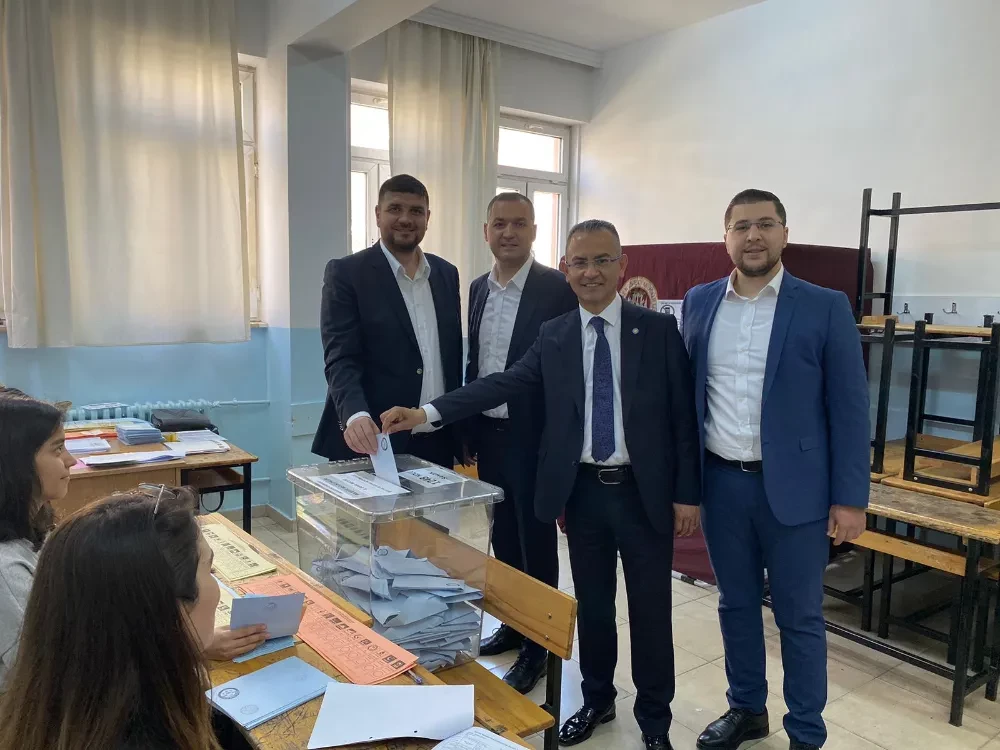 İYİ Parti Heyeti Oylarını Kullandı