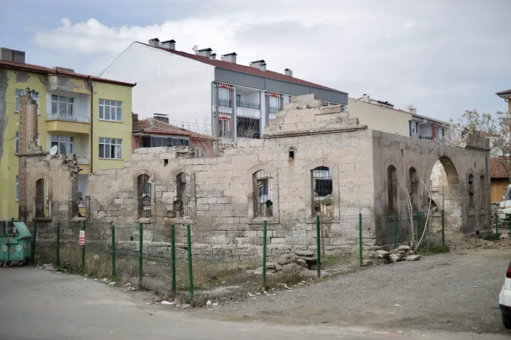 AKSARAY BELEDİYESİ BİR TARİHİ KONAĞI DAHA KORUMA ALTINA ALINIYOR 