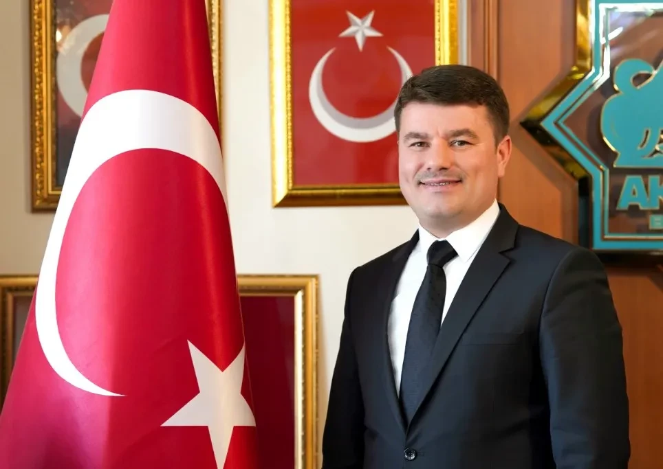 BELEDİYE BAŞKANI DR. EVREN DİNÇER 8 MART DÜNYA KADINLAR GÜNÜ MÜNASEBETİYLE KUTLAMA MESAJI YAYINLADI
