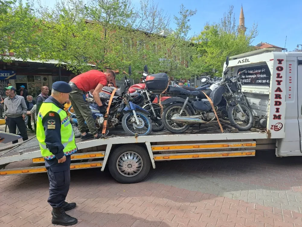 Aksaray da plakasız ve ruhsatsız motosikletler trafikten men edildi 