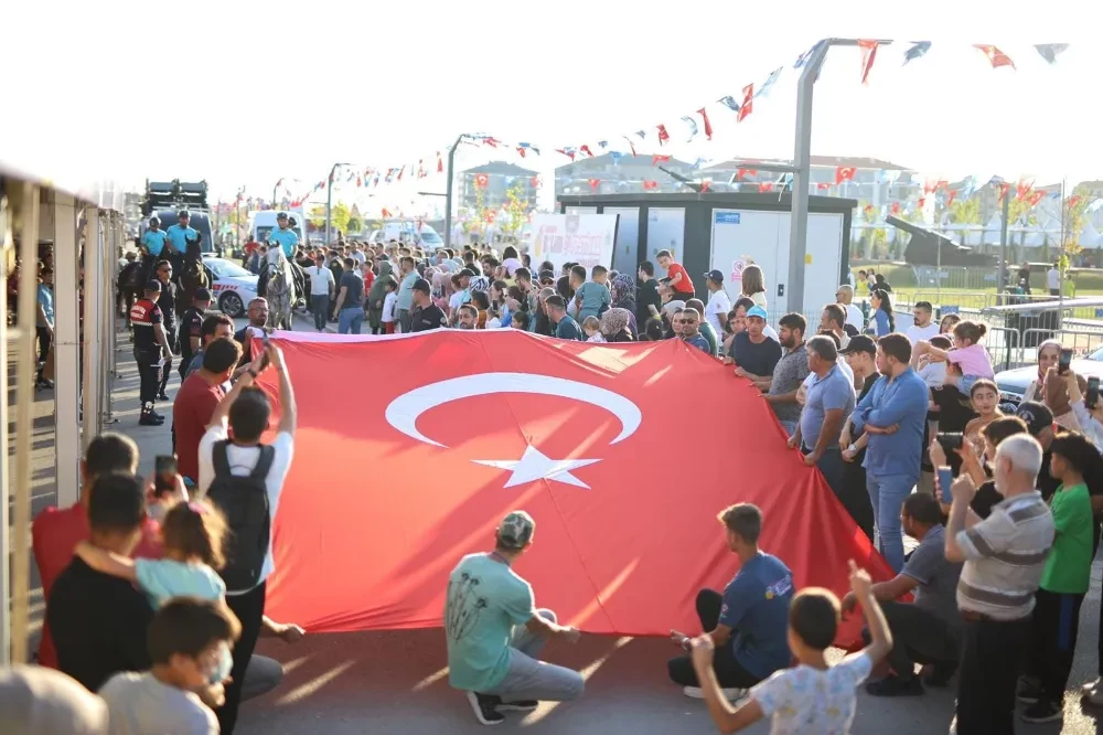 BİLİM FESTİVALİ BİNLERCE İNSANA YAŞATTIĞI GURUR VE BİRBİRİNDEN RENKLİ GÖRÜNTÜLER İLE SONA ERDİ