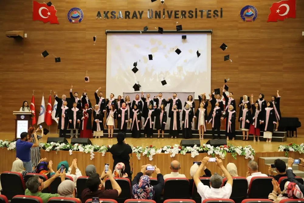 36 GENÇ HEKİM MEZUNİYET SEVİNCİ YAŞADI