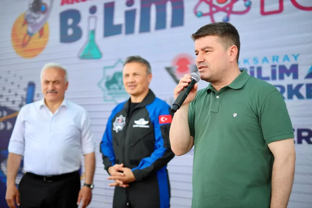 TÜRKİYE’NİN İLK ASTRONOTU ALPER GEZERAVCI UZAY YOLCULUĞUNU BİLİM FESTİVALİNDE PAYLAŞTI