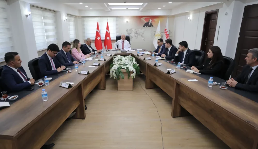 Vali Kumbuzoğlu;Bulunduğumuz makamlar hemşerilerimize hizmet etme makamıdır.