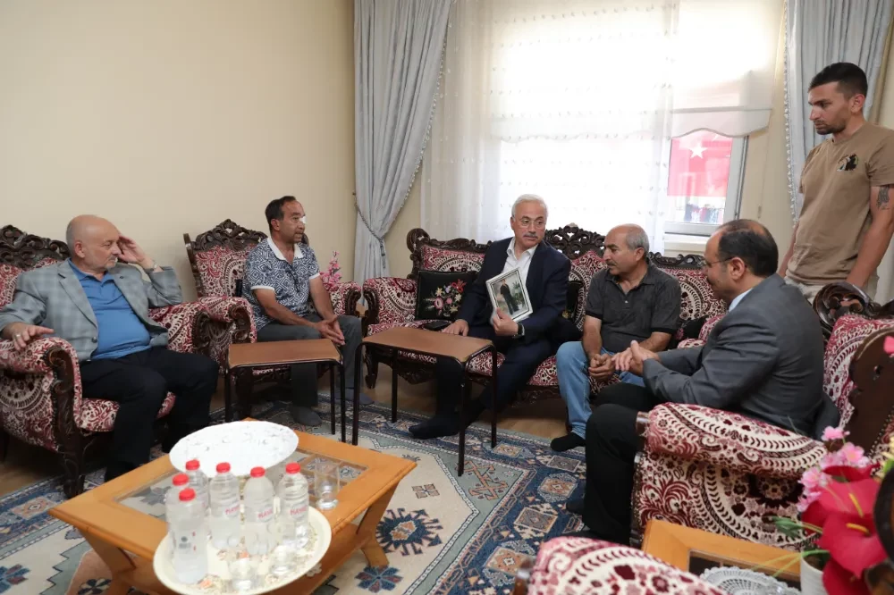 Vali Kumbuzoğlu;  Şehitlerimizin emanetleri canımızdan azizdir. Her zaman yanınızda, yakınınızdayız
