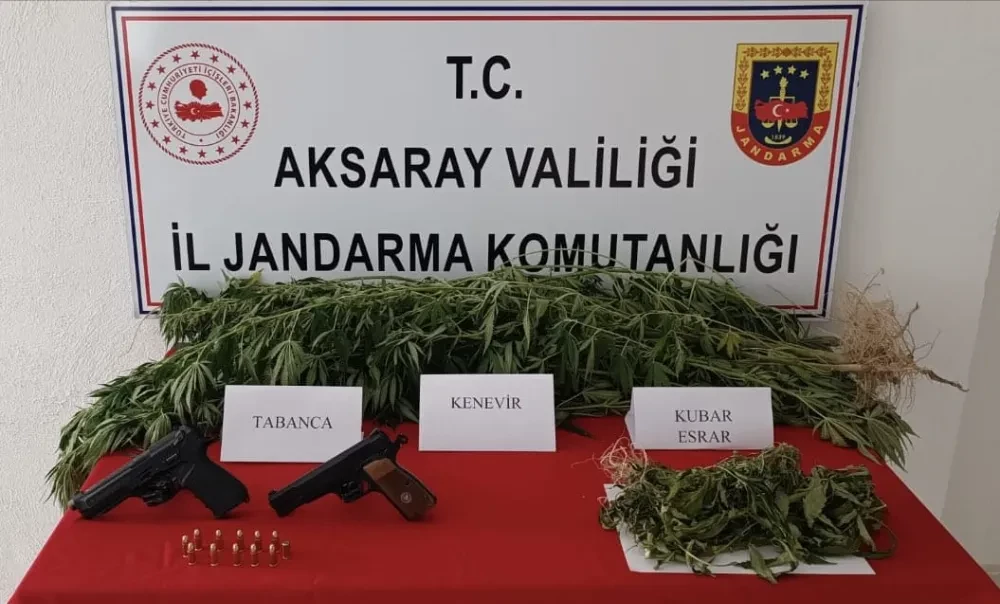     Aksaray’ın Sarıyahşi İlçesinde Uyuşturucu Madde ve Ruhsatsız Silah Ele Geçirildi.