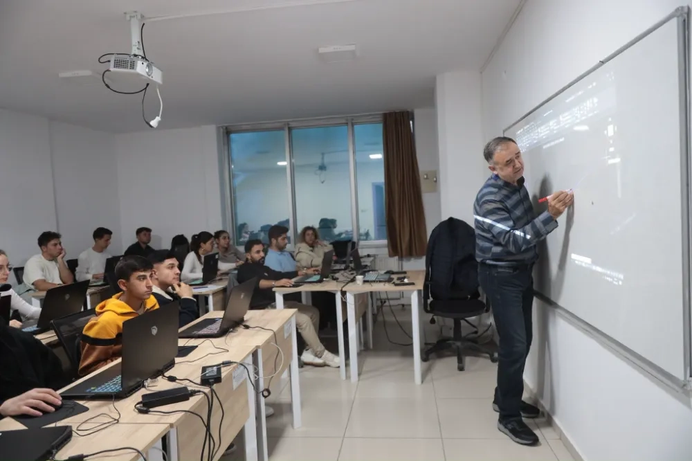 Akademi Aksaray Eğitimleri Yoğun İlgi Görüyor