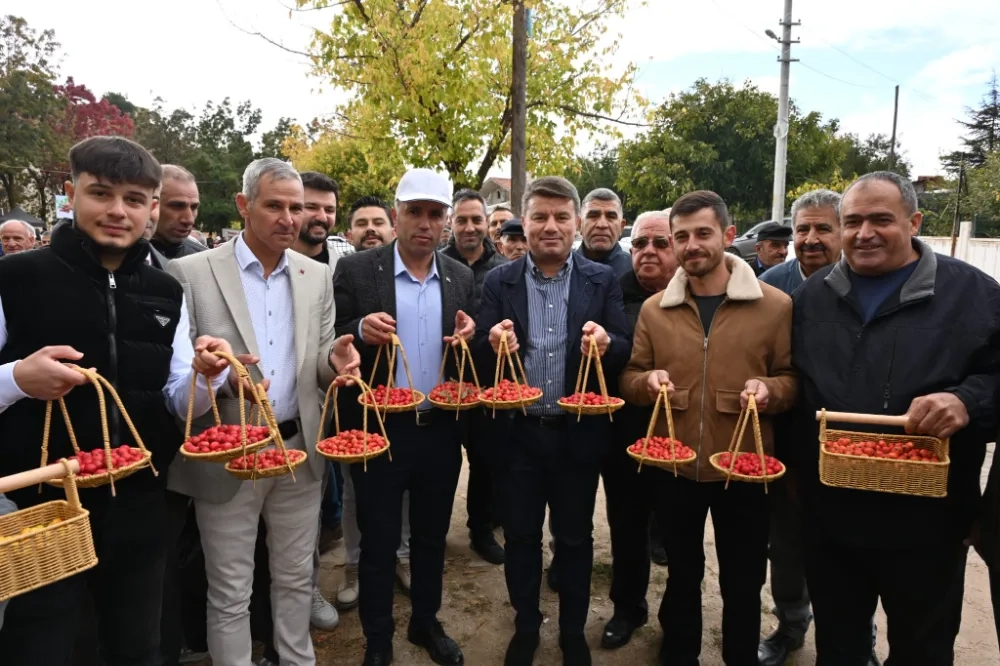 Akyamaç’ta Alıç Festivali Renkli Görüntülere Sahne Oldu