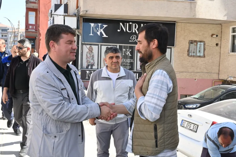 BAŞKAN DİNÇER BÖLCEK CADDESİ’NDE ESNAF VE VATANDAŞLARLA BULUŞTU