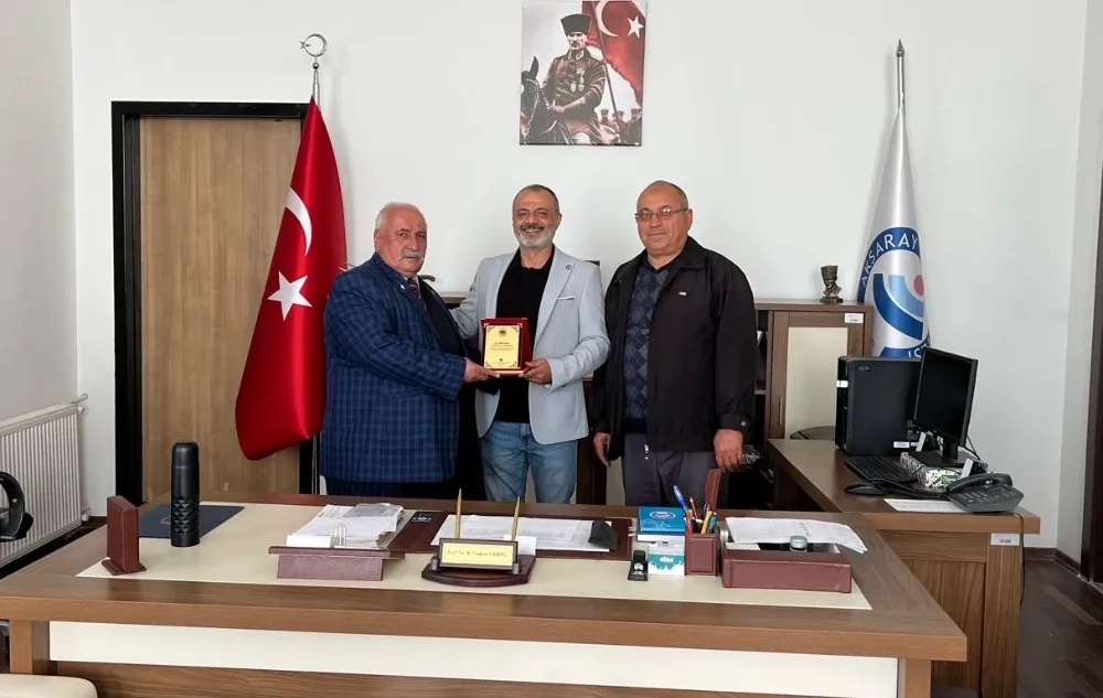 VİLAYET KIVILCIMINI YAKAN CEMİYET BAŞKANININ PLAKETİ EVLADINA!