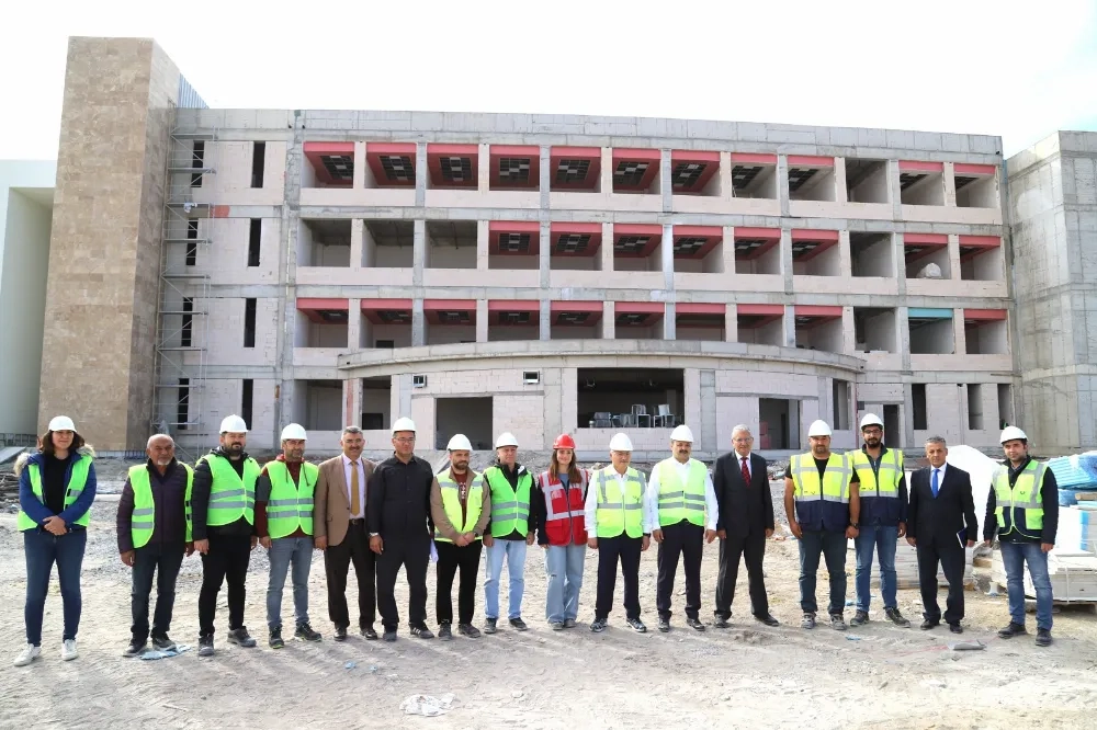Tıp Fakültesi Temel Bilimler Binası ve Teknopark inşaatlarında incelemelerde bulunuldu