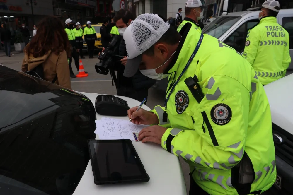 Aksaray’da Süspansiyonlu Araç Trafiği Karıştırdı: Sürücüye 19 Bin 396 TL Ceza