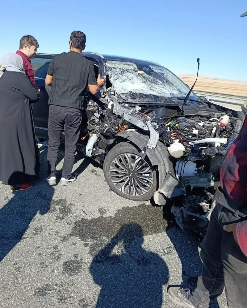 Ankara-Niğde Otoyolunda zincirleme kaza: Ambulans da kazaya karıştı, 8 kişi yaralandı