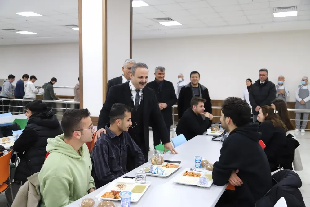 Rektör Arıbaş, Öğrencilerle İftar Programında Buluştu