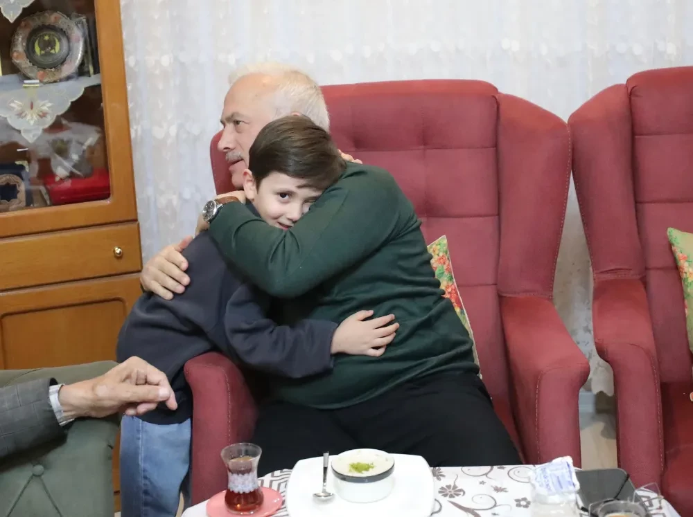 Vali Kumbuzoğlu, 62 Yıllık Mutlu Ailesinin İftar Sofrasına Konuk Oldu