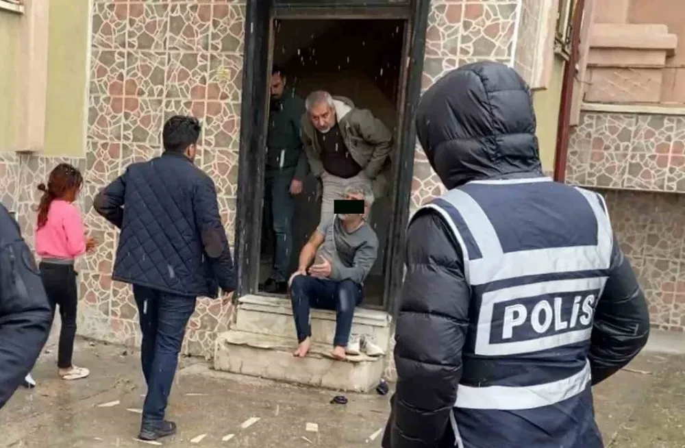 Aksaray’da Film Gibi Operasyon: Hırsızlık Suçundan Aranan Şahıs Balkondan Atlayarak Yaralandı