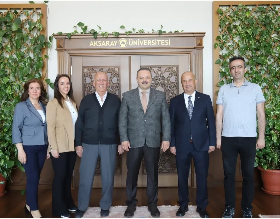Rektör Arıbaş’tan Hayırsever Mimar Aksoy’a Teşekkür Plaketi