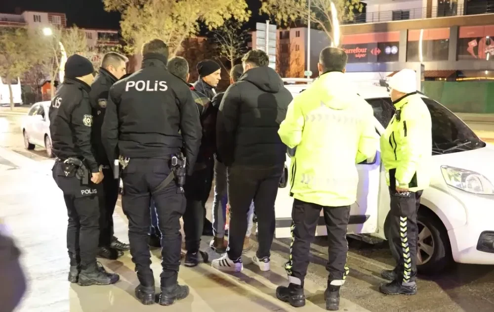 Aksaray’da 5 Kat Alkollü Sürücü Polise Yakalandı: Gazetecilere Tepki Gösterdi